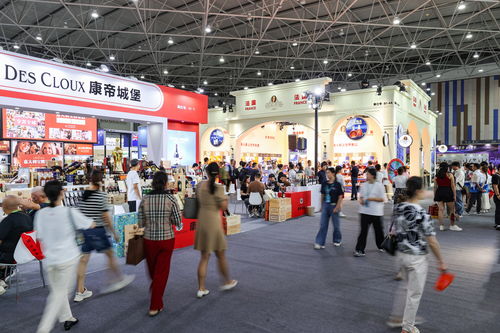 第十三届酒博会贸易总额突破百亿元，国际旅行元素增添新亮点
